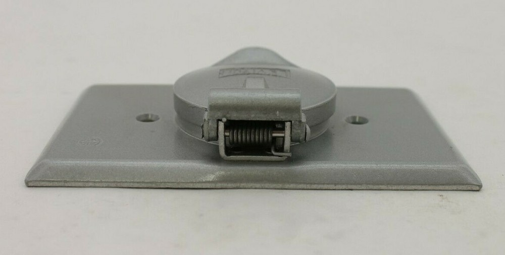 Leviton 4925-2 Single Receptacle Plate