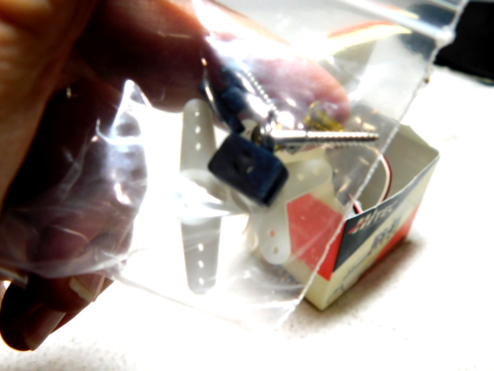 NOS Hitec Servo HS-81 Micro in Box