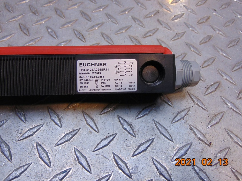 EUCHNER TP3-4121A024SR11 SAFETY SWITCH no key