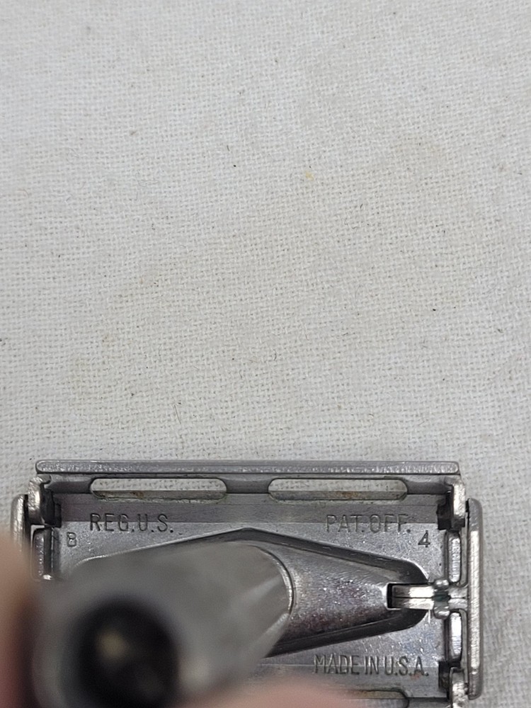 vintage Gillette 1956 B-4 Speed tip razor