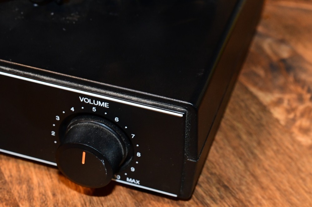 Realistic FM Wireless Microphone System 32-1221R Box - (1)