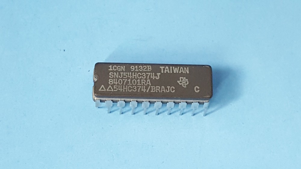 One Pc- IC, SNJ54HC374J, TEXAS INSTRUMENTS, 20PIN