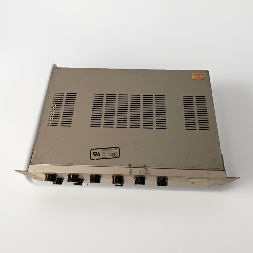 TOA A-906A 900 Series Amplifier Powers On