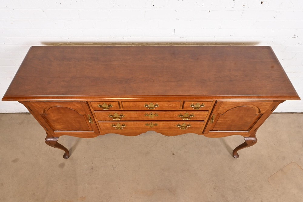 Henredon Queen Anne Solid Cherry Wood Sideboard Credenza