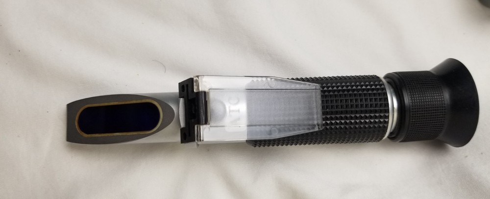 Brix Atc Portable Refractometer 0-10% Model FG-111 w/Case & Instructions