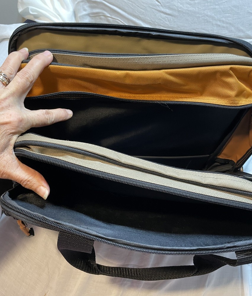 Penn USA Messenger Notebook Bag