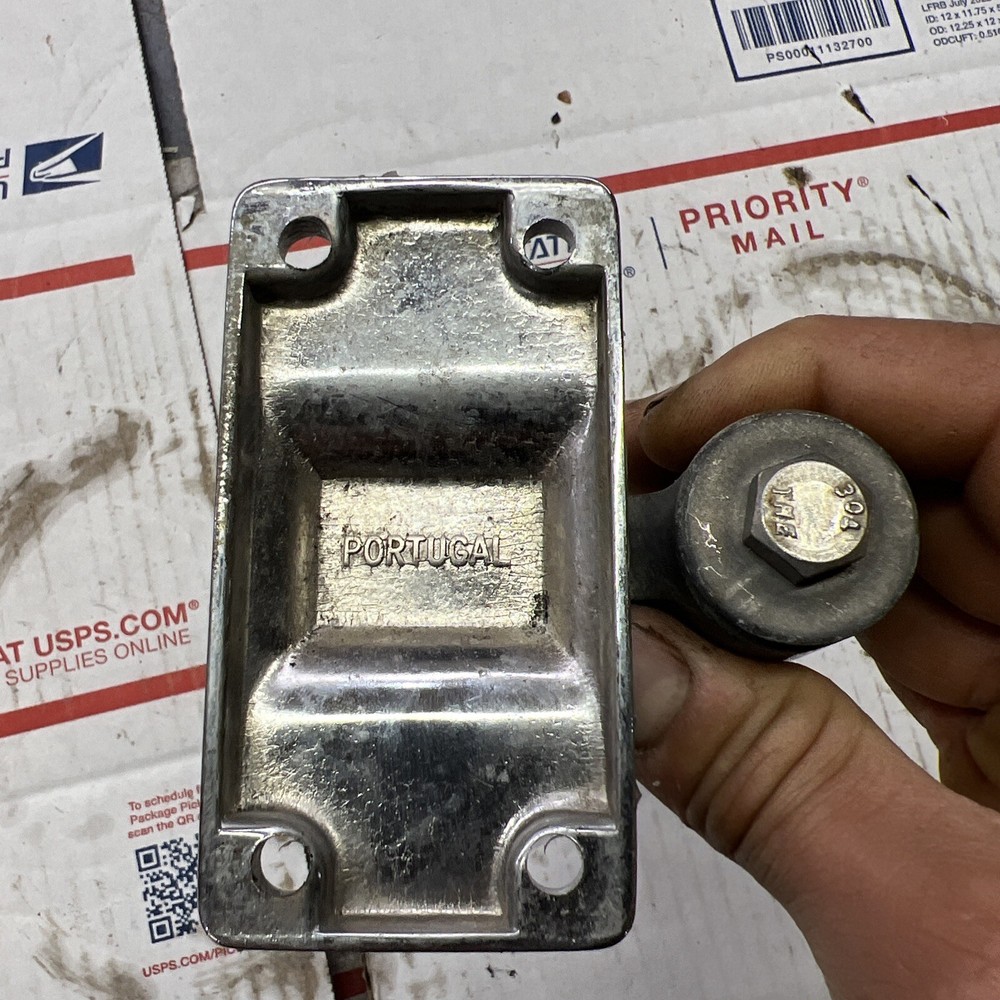 Boat antenna base mount