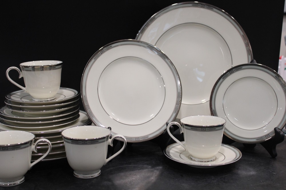 Noritake Fullerton 4 - 5 Pieces Setting 20 Pieces
