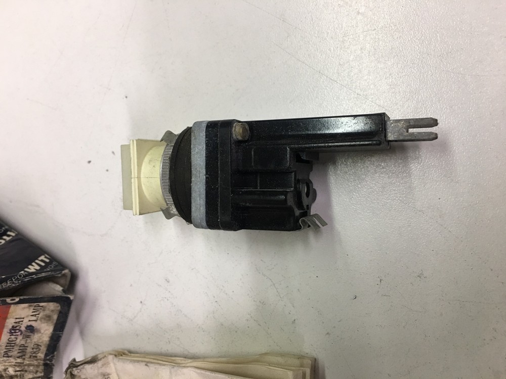 HoneyWell Push-Button Micro Switch PMHC135A1 7839