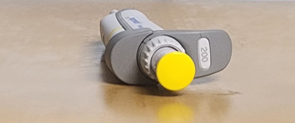 Eppendorf Research Plus Adjustable Volume, Single Channel Pipette, 20 -200μL
