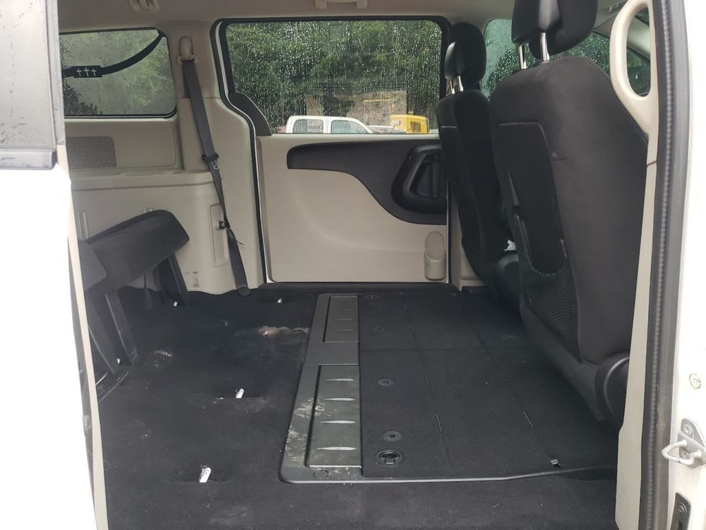 CARAVAN 2016 Glove Box 4843631