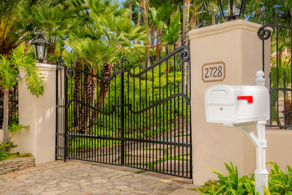 6300W-10 Oasis 360 Mailbox, White