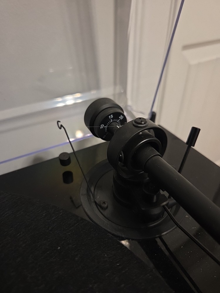 Music Hall MMF-2.2 TURNTABLE