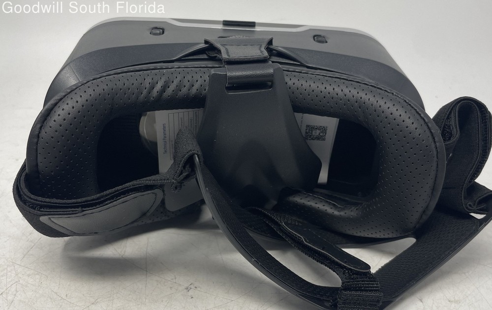 Black Adjustable Strap VR Virtual Reality Glasses With Controller Not Tested