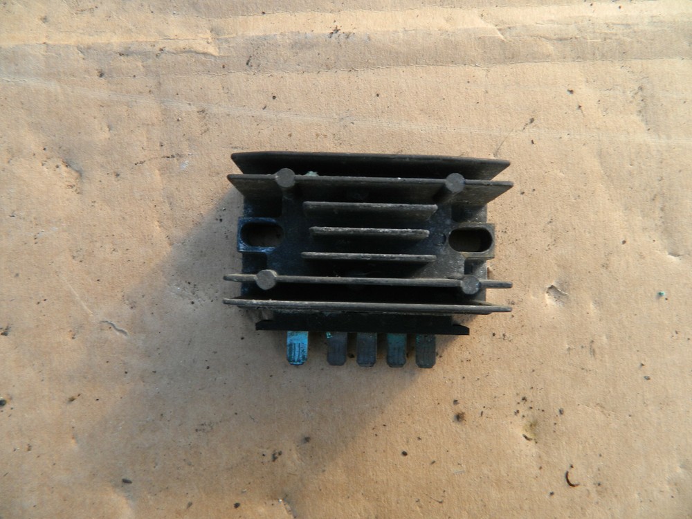Regulator rectifier for a Suzuki GS750 ES