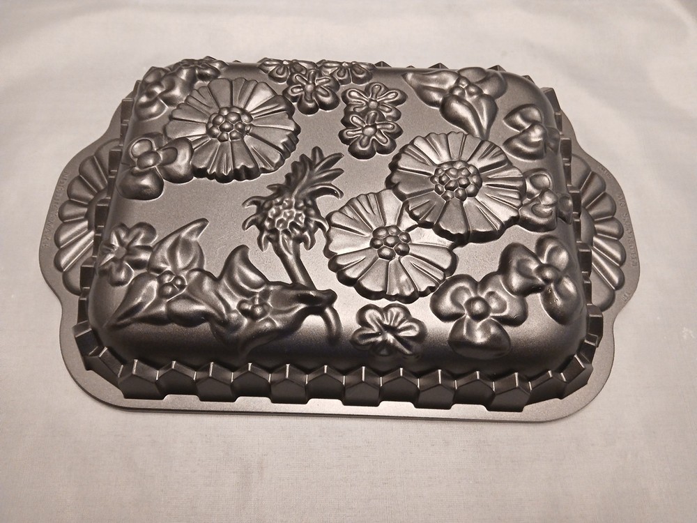 Nordich Ware 9"×14" Wildflower Cake Pan