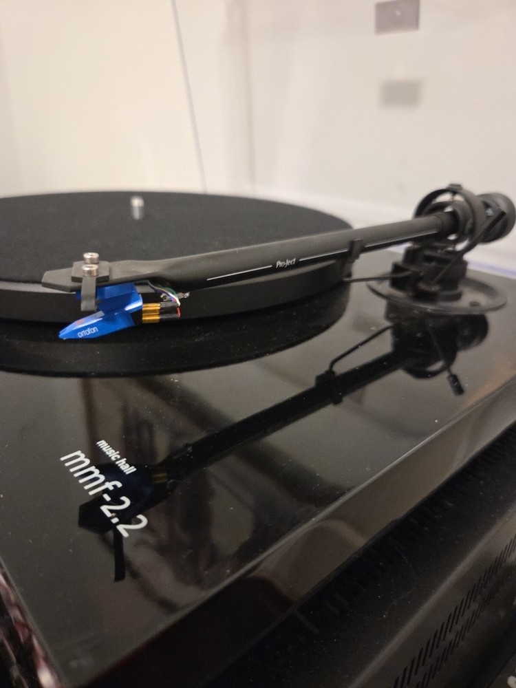 Music Hall MMF-2.2 TURNTABLE