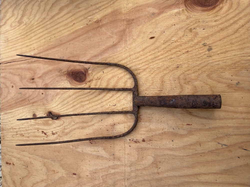 Fork Rake Head 4 Thines Rusty Rustic no handle Original Vintage Primitive Metal