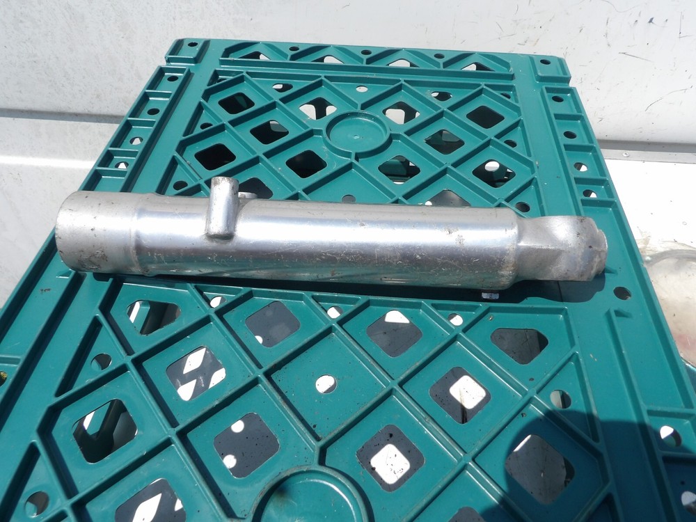 honda cd 175 r/h fork bottom