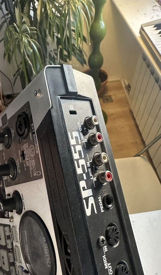 Roland SP-555 Digital DJ Turntable Creative Sampler
