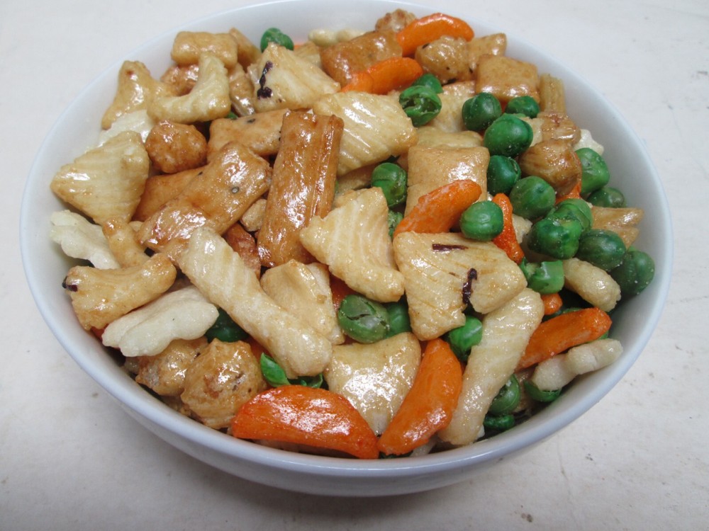 Rice Cracker Mix With Green peas, 3 lbs / bag-greenbulk