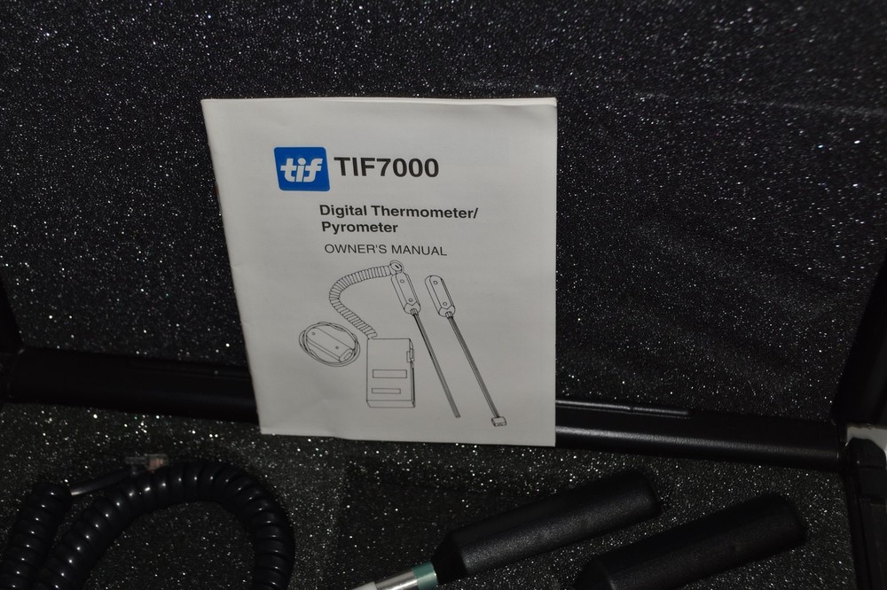 TIF 7000 DIGITAL THERMOMETER/PYROMETER NEW (?) (LAT36)