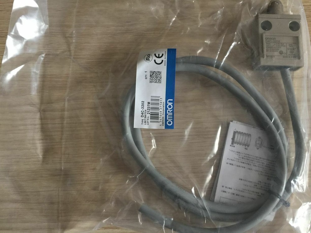 new omron D4C-3202 General Purpose Roller Type Limit Switch FREE SHIPPING