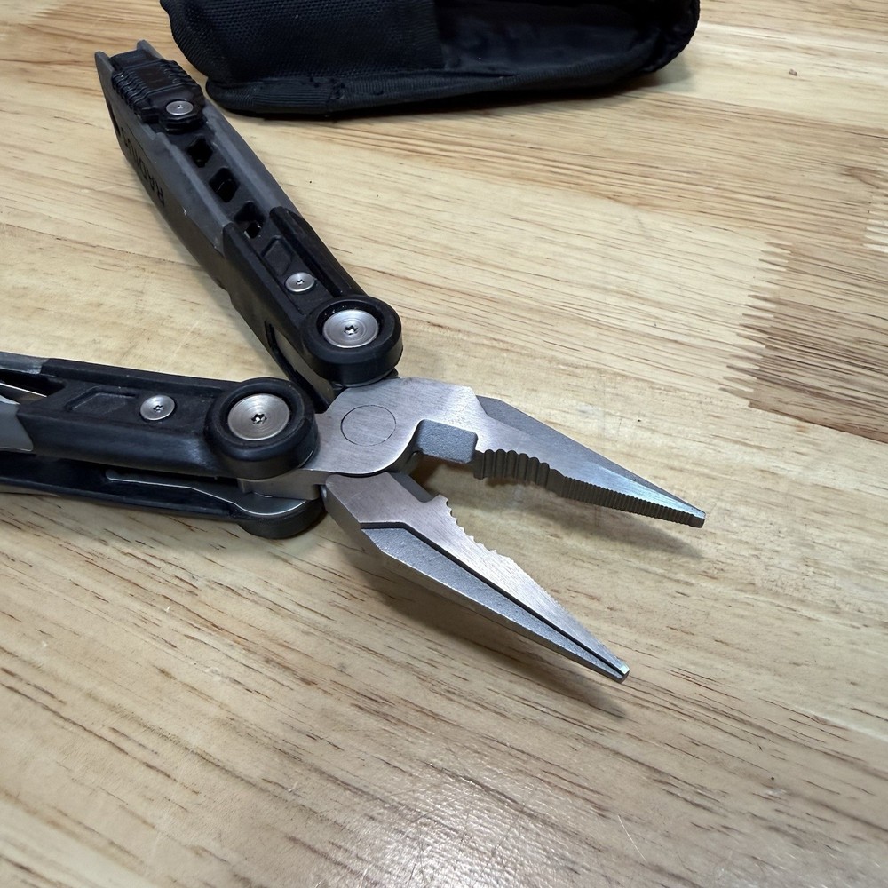 Gerber Radius Multi Tool Ergonomic 8 tool Plier with Nylon sheath USA
