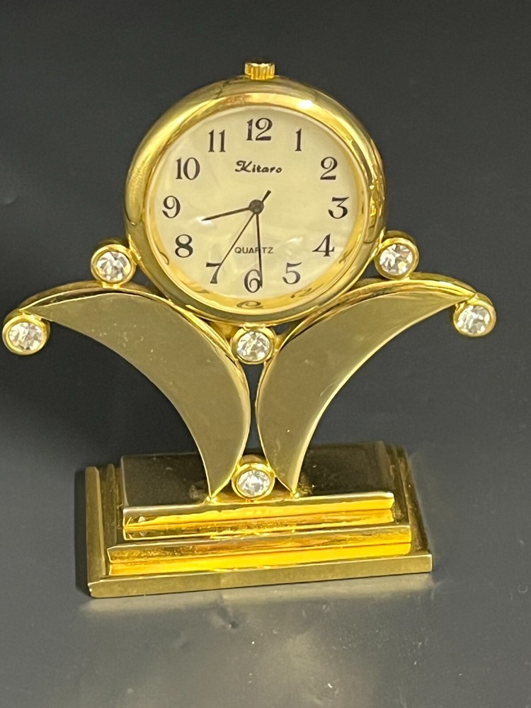 Mini Quartz Clock With Diamonds And A Unique Design Shape