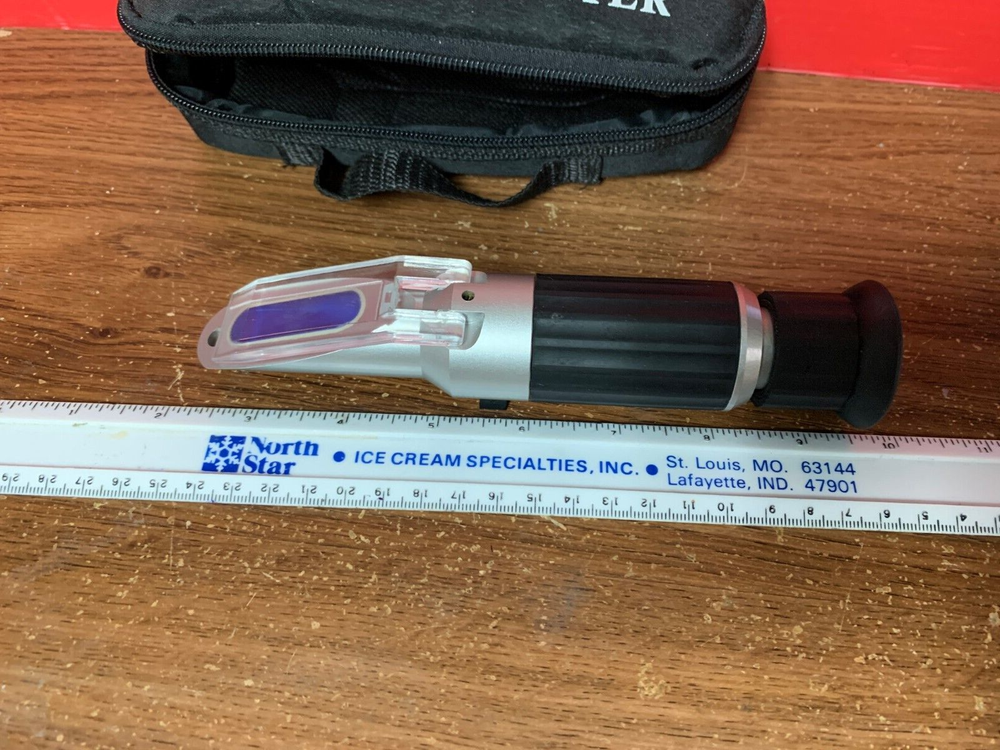 Portable Refractometer With Case And Assesories