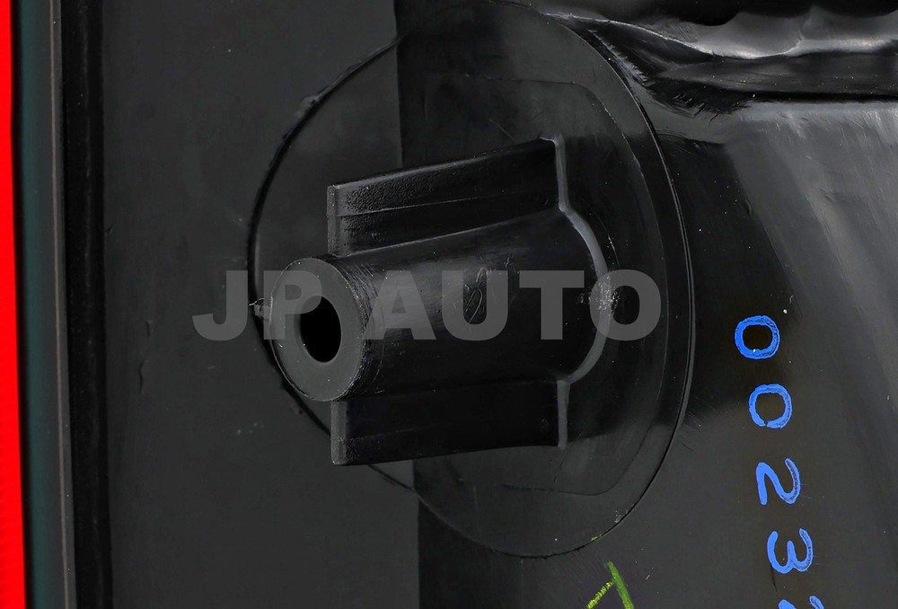 For 2001-2005 Ford Ranger Tail Light Set Driver and Passenger Side