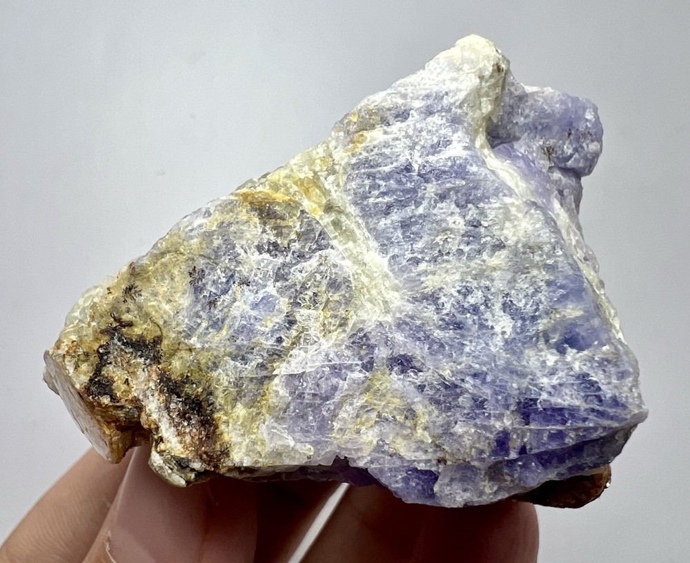 98 Gr. Superb Fluorescent Phosphorescent Tenebrecent Hackmanite Crystals