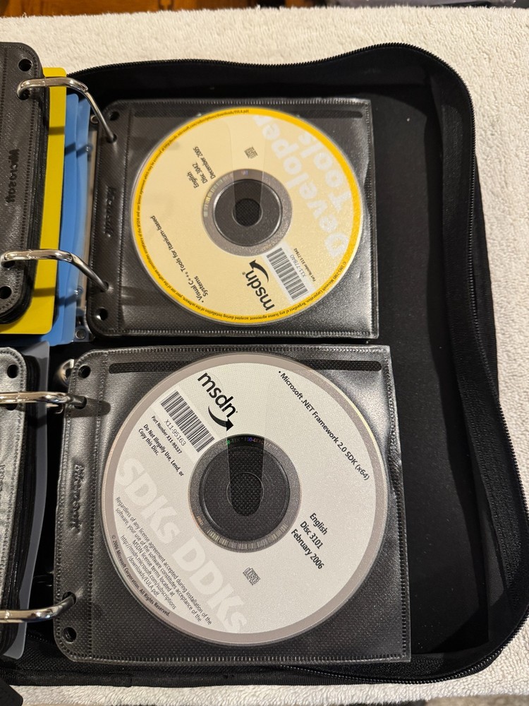 Lot of MSDN Subscriptions/Index & Webcasts/Subscriptions Library (71 Disc Total)