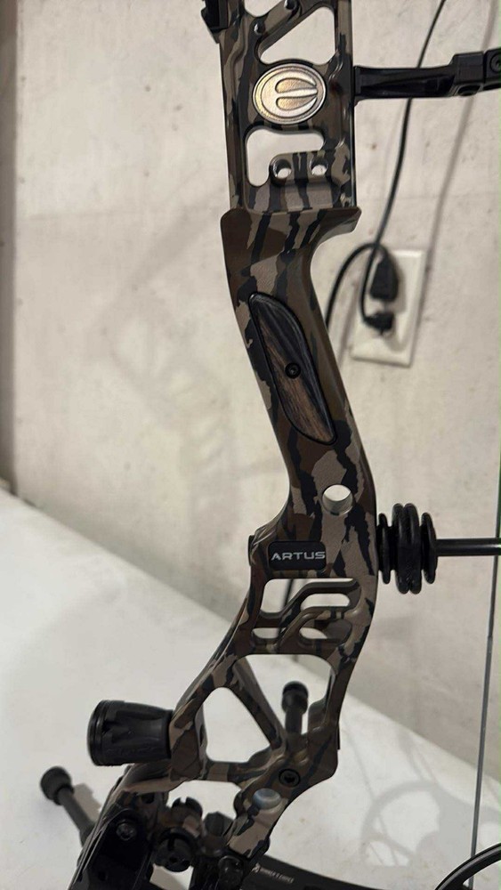 Elite Artus Compound Bow 70lbs Right-Handed