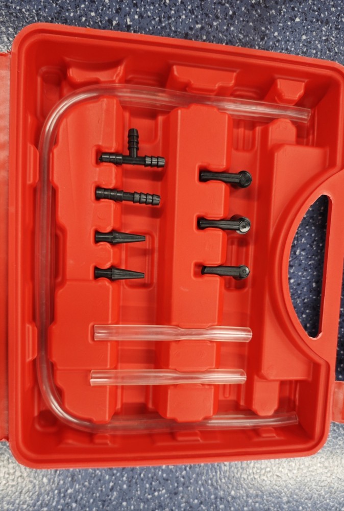 Hand Held Vacuum Pressure Hand Brake Liquid Suction Tool Bleeder Bleeding Kit