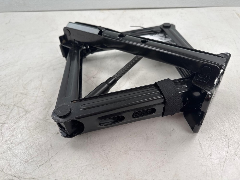 2025 Ford Explorer 2.3L Floor Jack OEM