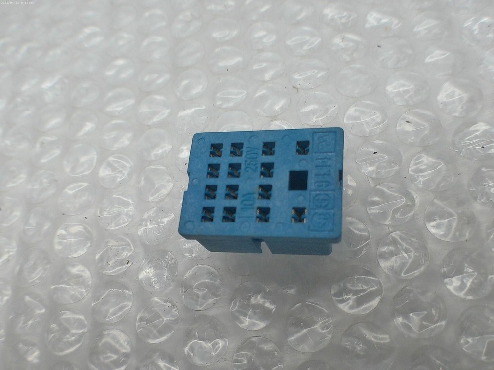 FINDER 94.14 RELAY BASE NSNP