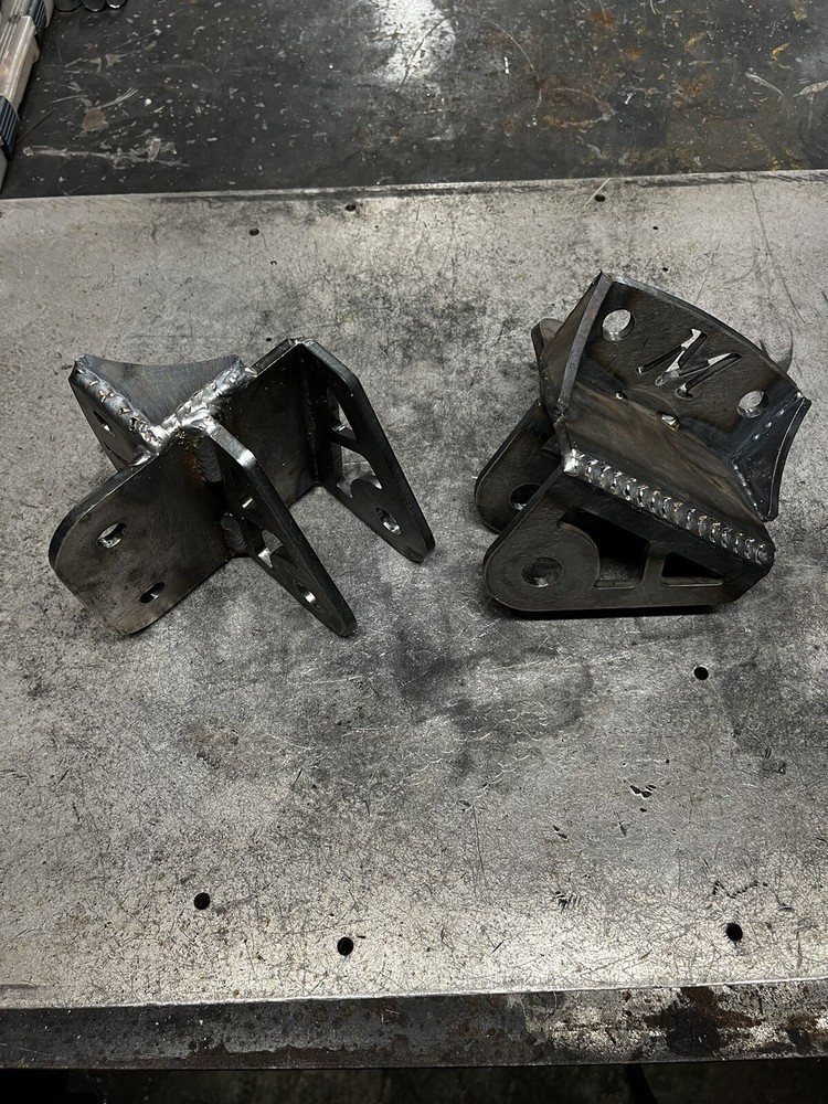 Offset Traction Bar Frame Mounts (3/4” Bolt Hole)