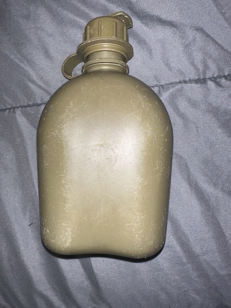 US ARMY ISSUED CANTEEN