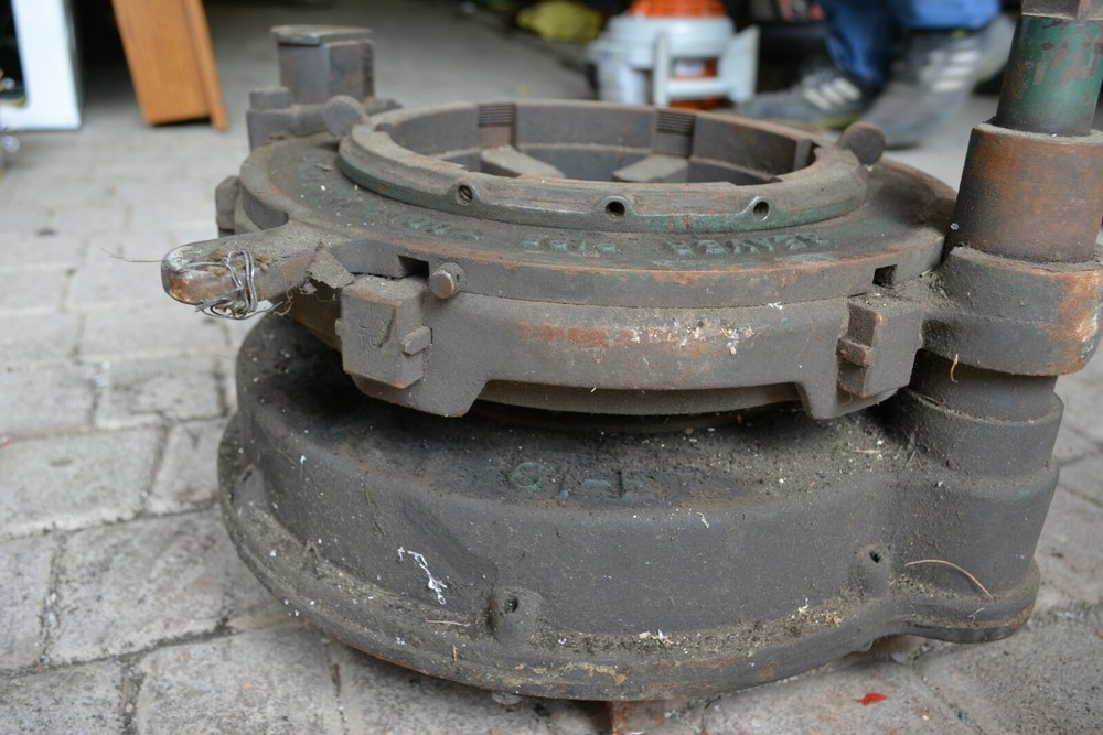 Vintage BEAVER 61-E Pipe Threader, Used