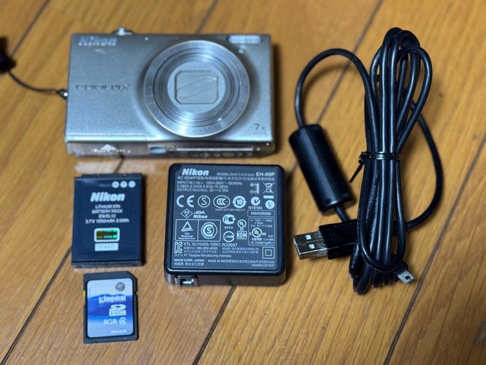 Nikon COOLPIX S6100 Silver Compact Digital Camera Tested Working Japan