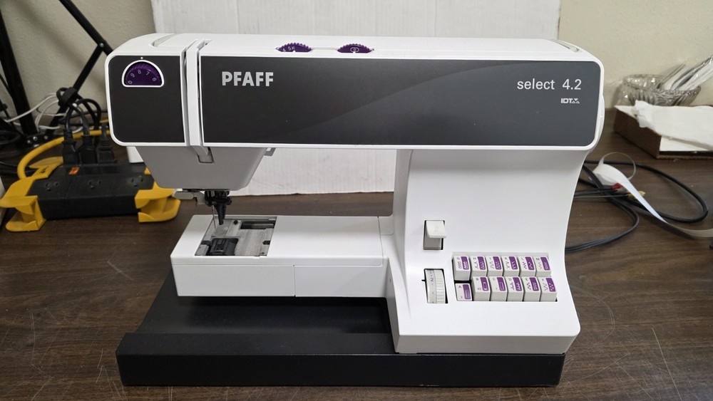 Pfaff Select 4.2 Sewing Machine Type 610B