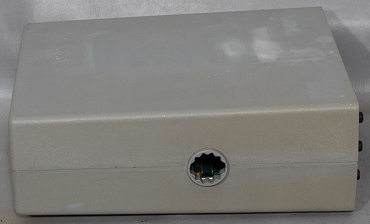 Huntron Tracker 2000 Pulse Generator/Signal Tracer/PCB & Component Checker 2000B