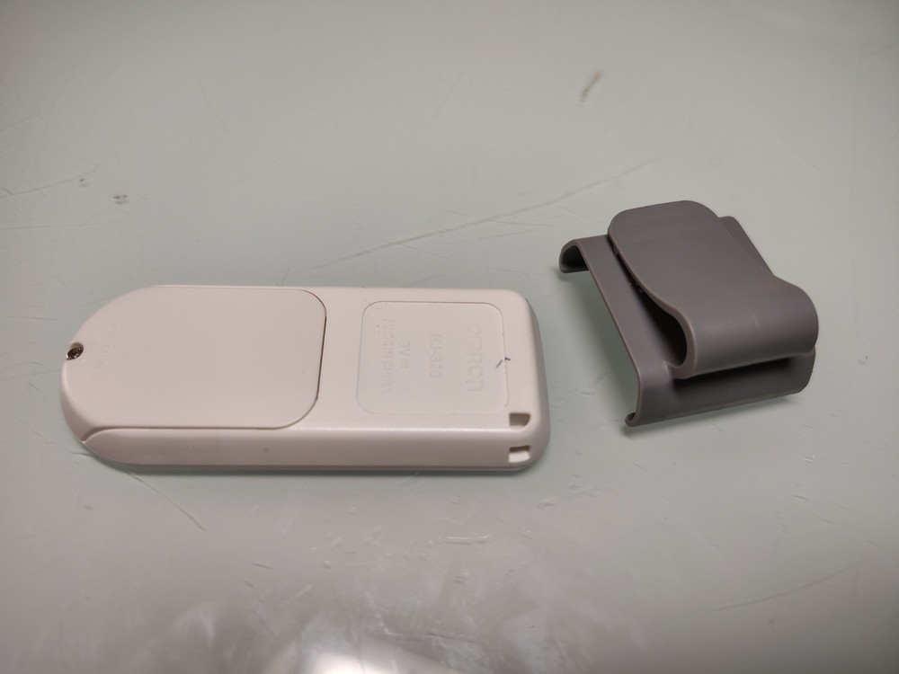 Omron HJ-320 Tri-Axis Pedometer Step Counter w/ Holder