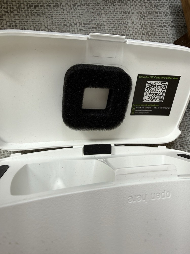 DESTEK V5 VR Headset for Virtual Reality With Controller Orig Paperwork Untested