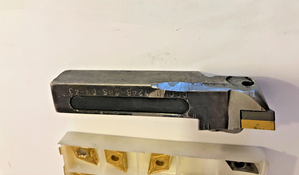 Used Turning tool, & 9 inserts. Uses Dnmg 400 series inserts. Details below!!!