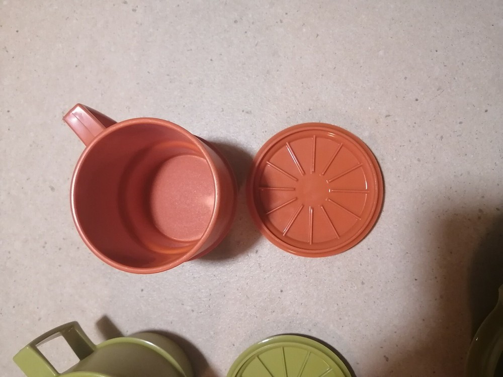 Lot 2 Cup And 1 Container Vintage Tupperware