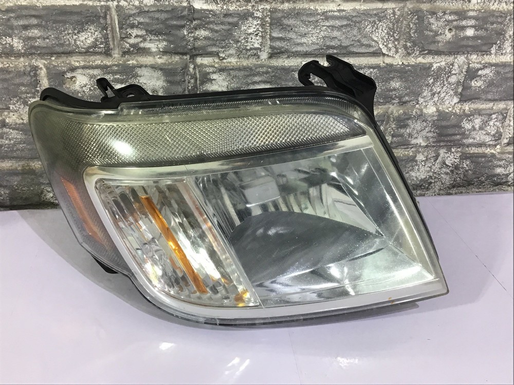 2008-2011 Mercury Mariner Headlight Right (Passenger Side) OEM, COMPLETE.
