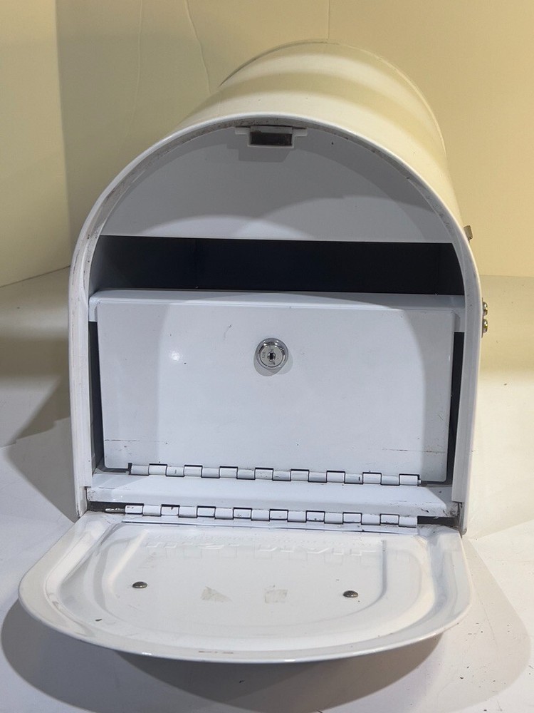 Solar Group Gibraltar Industries White Locking Mailbox Model No. MB-981W