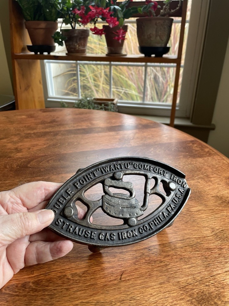 sad iron trivet antique (G)